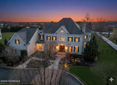 10 Stayman Ct, Manalapan, NJ 07726