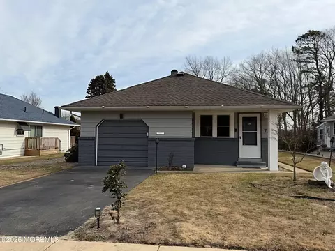 7 Mount Kisco Dr, Toms River, NJ 08753