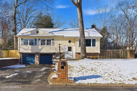 31 Mitchell Dr, Toms River, NJ 08755