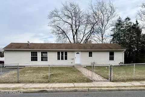121 Belmont Dr, Toms River, NJ 08757