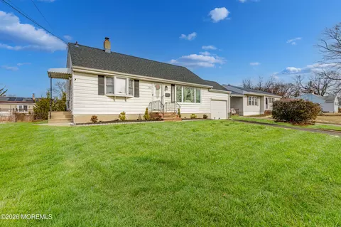 9 Parkview Dr, Hazlet, NJ 07730