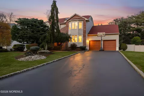 16 Wiltshire Dr, Manalapan, NJ 07726