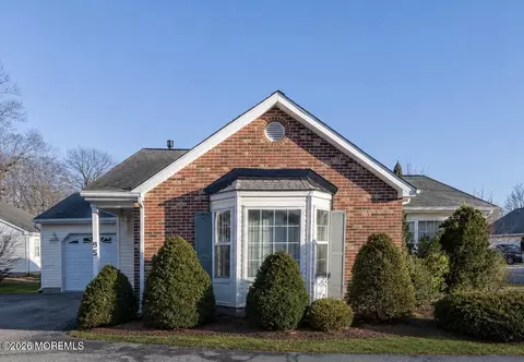 95 Farnworth Close, Freehold, NJ 07728