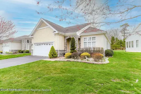 32 Newport St, Barnegat, NJ 08005