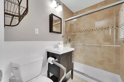 Bath - 16 Mirador Ct, Berkeley, NJ 08721 photo 1 of 2