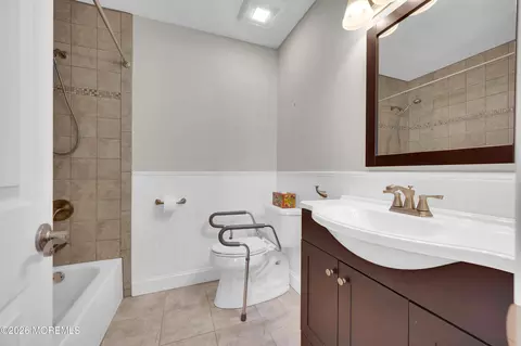 Bath - 16 Mirador Ct, Berkeley, NJ 08721 photo 2 of 2