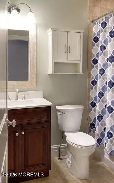 Bath - 18 Meadowbrook Ave, Rumson, NJ 07760 photo 2 of 2