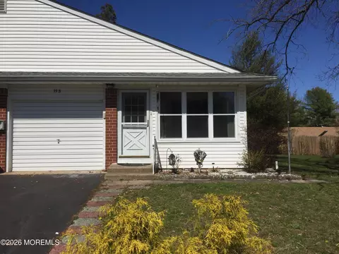 39 Crocus Ln #B, Manchester, NJ 08759