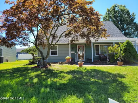 28 Fayette Ln, Aberdeen, NJ 07747