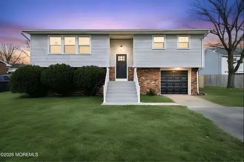 26 Nicholas St, Pemberton, NJ 08068