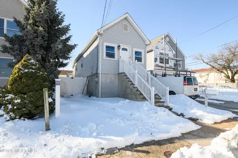 99 Carr Ave, Keansburg, NJ 07734