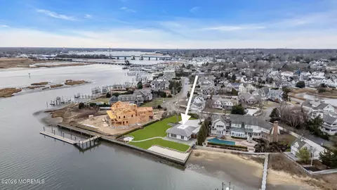 22 Crescent Dr, Brielle, NJ 08730