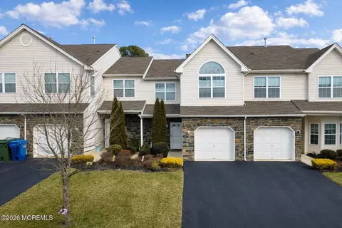62 Santa Rosa Ln, Tinton Falls, NJ 07753