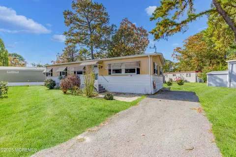 70 Woodchuck Pkwy, Whiting, NJ 08759