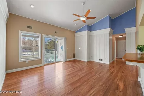 4 Gait Ct, Tinton Falls, NJ 07753