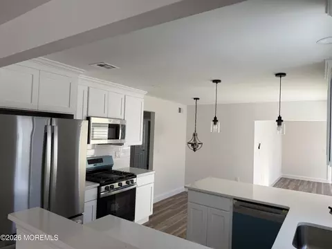 18 Mansfield Ave, Manchester, NJ 08759