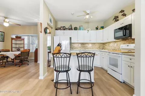 13 Canterbury Dr #13D, Monroe, NJ 08831