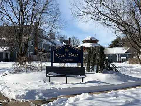 76 Regal Dr, Monmouth Junction, NJ 08852