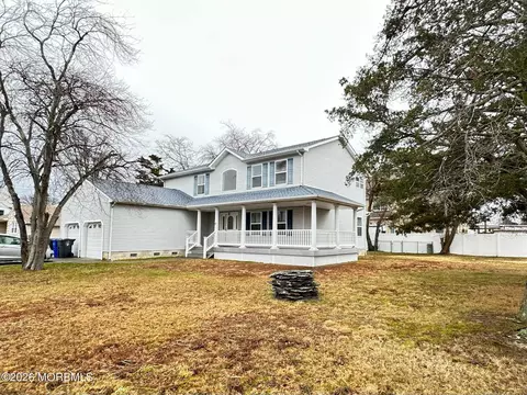 102 Hollyberry Dr, Toms River, NJ 08753