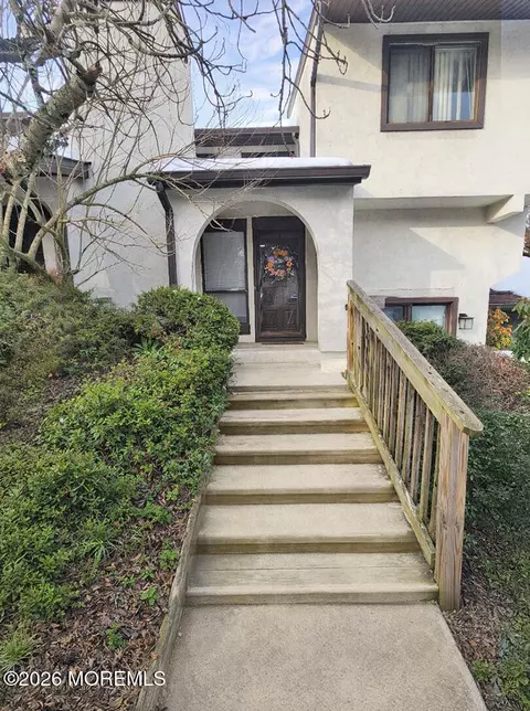 126 Tower Hill Dr #205, Red Bank, NJ 07701
