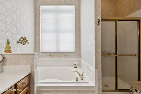 Bath - 21 Rumson Ct, Waretown, NJ 08758 photo 2 of 3