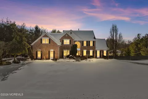 10 Turtle Hollow Dr, Manalapan, NJ 07726
