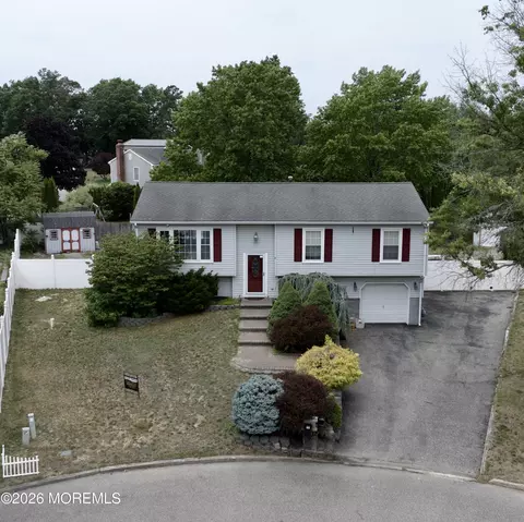 105 Conrad Ct, Manchester, NJ 08759