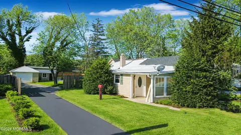 244 Overbrook Ave, Oakhurst, NJ 07755
