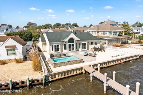 673 Bayview Dr, Toms River, NJ 08753