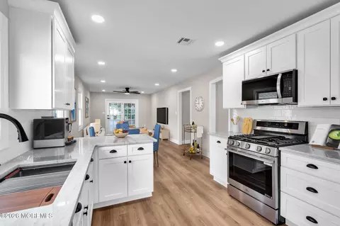 17 Meadowbrook Rd, Brick, NJ 08723