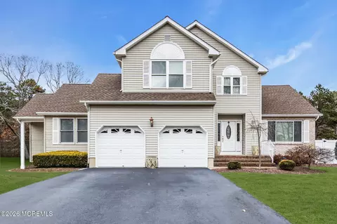 25 Stollman St, Bayville, NJ 08721