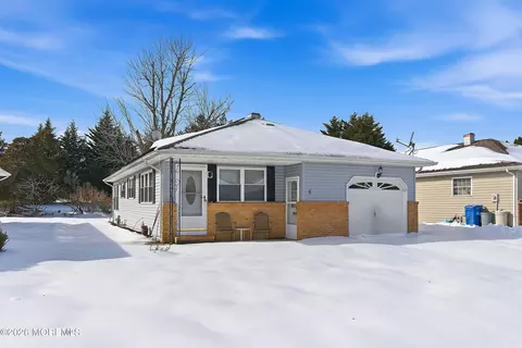 5 Le Lamentin Dr, Toms River, NJ 08757