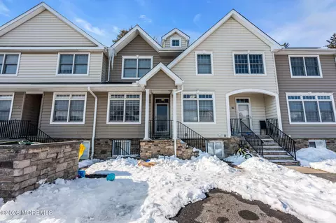 14 Natures Way, Lakewood, NJ 08701