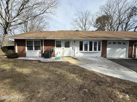 912 Dumbarton Dr # B, Lakewood, NJ 08701