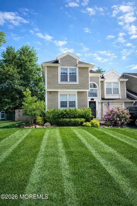 42 Bonnie Dr, Middletown, NJ 07748
