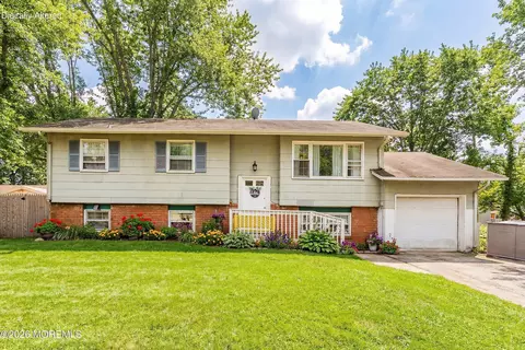 1501 Chatham Dr, Toms River, NJ 08753