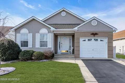 10 Bolton Ct, Toms River, NJ 08757