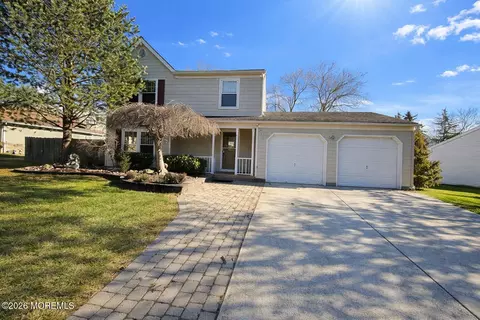 18 Plymouth Dr, Howell, NJ 07731