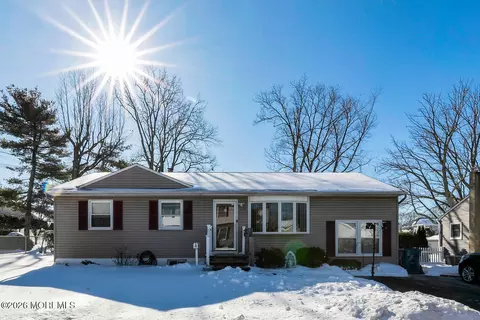 4 Clark Dr, Hazlet, NJ 07730