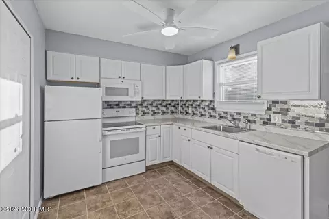 Kitchen - 417 Riverview Rd, Forked River, NJ 08731 photo 5 of 6