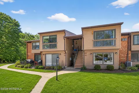 80 Manchester Ct, Red Bank, NJ 07701