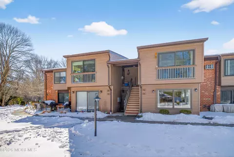 80 Manchester Ct, Red Bank, NJ 07701