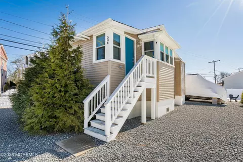 1 Shore Pine Dr, Brick, NJ 08723