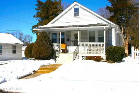 37 Cherry St, Tinton Falls, NJ 07724