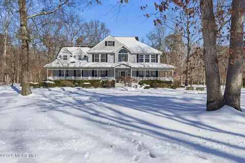 17 Amanda Ln, Howell, NJ 07731