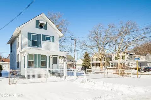 2 Chingarora Ave, Keyport, NJ 07735