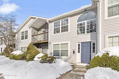 18 Diane Dr, Tinton Falls, NJ 07753
