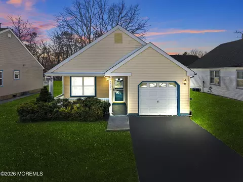 2373 Mount Hood Ln, Toms River, NJ 08753
