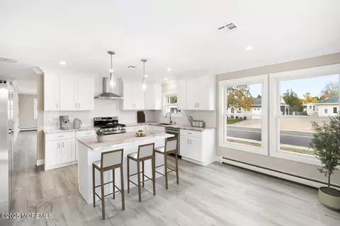 3 Bonaire Dr, Toms River, NJ 08757