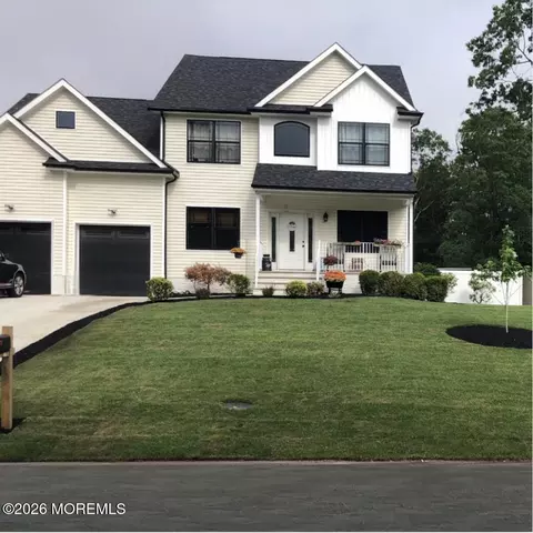 15 5th St, Barnegat, NJ 08005